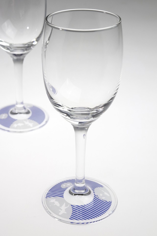 Sp3 23 04 日本酒グラス 金魚 お酒をより楽しむためのおしゃれな酒器 丸モ高木陶器 温度をデザインに 美味しいをデザインに Sp3 23 04 日本酒グラス 金魚 お酒をより楽しむためのおしゃれな酒器 丸モ高木陶器 温度をデザインに 美味しいをデザインに
