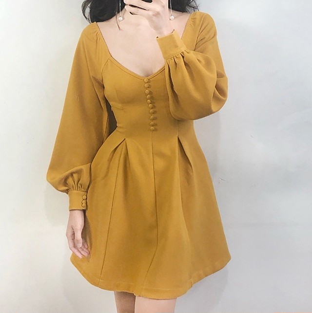 ランタンスリーブ フレア Vネック ワンピース スカート タイト 長袖 膝丈 ショート丈 ブラック 黒 イエロー 黄色 レッド 赤 ライトブルー 水色 秋 冬 レディース 女性 セクシー 可愛い デート きれいめ お呼ばれ 清楚 セクシー 上品 トレンド 人気