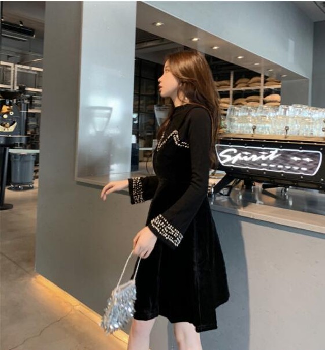 レディースワンピース 秋冬新作 長袖 ハイウエスト シルク 切り替え 中長スタイル ワンピース スリム 気質 Cn ワンピの里