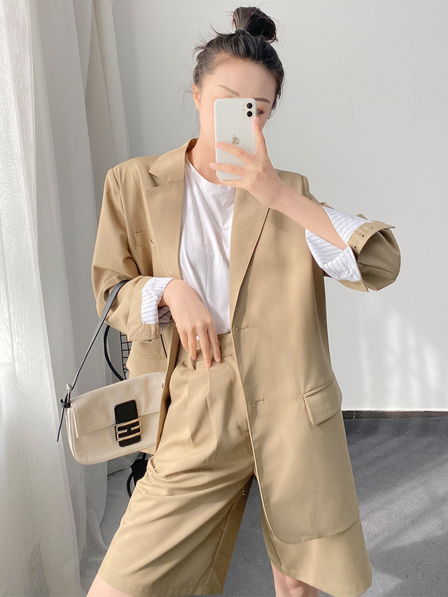 セットアップ ジャケット ハイウエスト ショートパンツ メンズライク アースカラー ポリエステル カーキ 夏 旅行 大人 上品 着回し 通勤 フリースタイル 清涼感 爽やか きれいめ カジュアル トレンド 韓国 流行り Preirie East プレイリー イースト