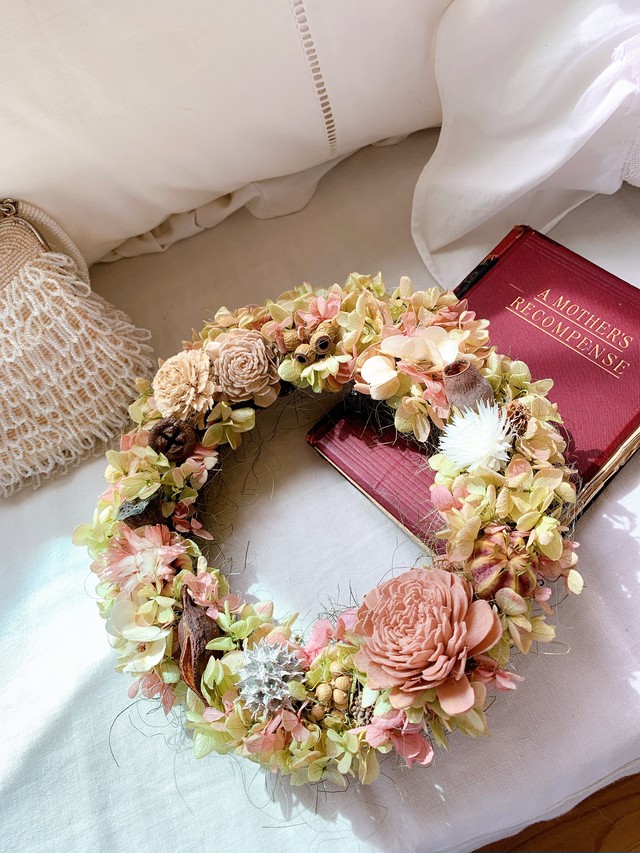 グリーンとピンクの癒し系リース 直径約23cm Tutumariee