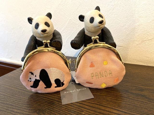 ピンクの刺繍パンダミニがま口 ぱんだ珈琲店 雑貨部門