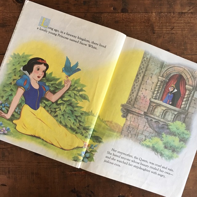 ヴィンテージ 洋書 絵本 Snow White And The Seven Dwarfs 白雪姫 ディズニー Little Golden Book 英語 E Vintage ヴィンテージ 洋書 雑貨のお店