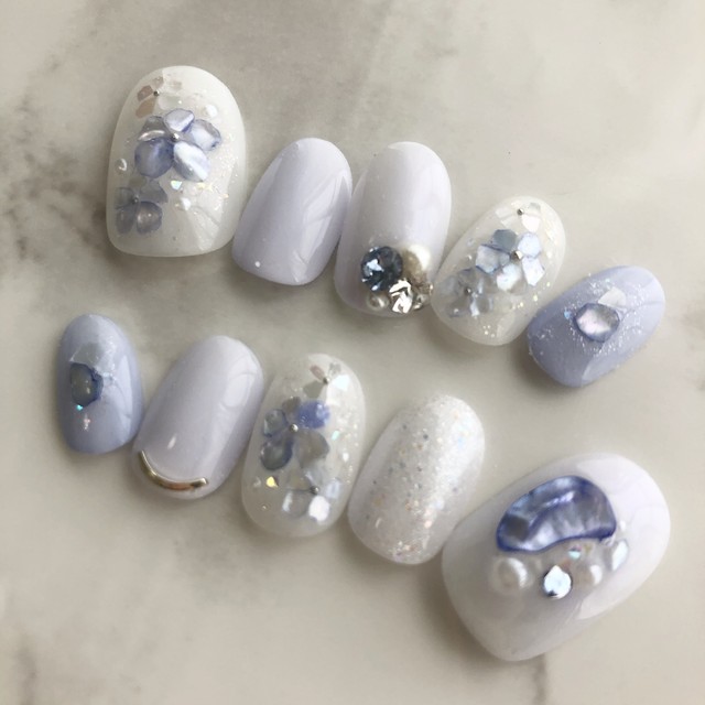 ブルーシェルフラワーとスワロの宝石ネイル Ufu Nail Something Blue