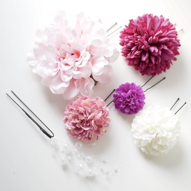 27 パールシャワー付き ダリアとマムの髪飾り ピンク パープル 結婚式 二次会 成人式 卒業式 発表会 ドレス 和装 着物 振袖 打掛 浴衣 Etc Lomeri ロメリ お花のヘアアクセサリー専門店