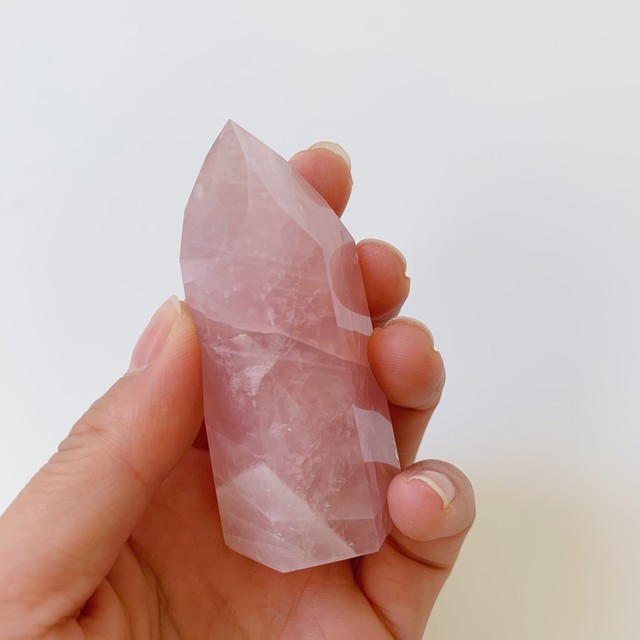 深い色味 ブラジル産 ローズクォーツタワー08 エンジェルローズクォーツ Rose Quartz Kamoku カモク 鉱石と天然石のネットショップ