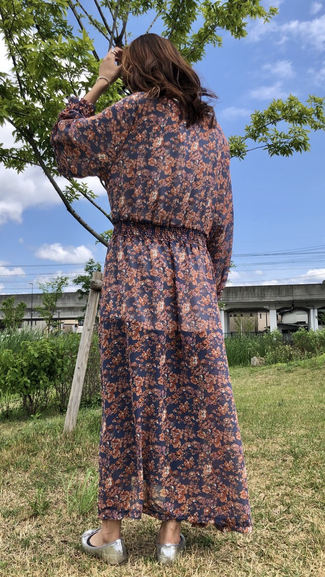 大きいサイズ ふんわり花柄シフォン ウエストギャザー ベルト付き フレアなシャツワンピース オレンジ系 3l 4l 5l サイズ Akuanela