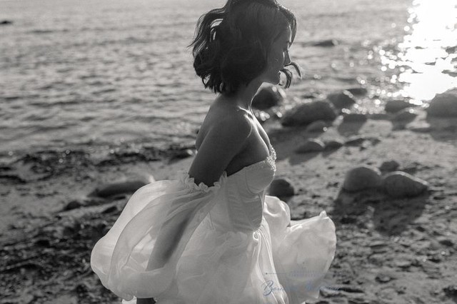 フランス風 ウエディングドレス前撮り ホワイト ベアトップ ビーチウエディング プリンセスライン 憧れのドレス Cinderelladress
