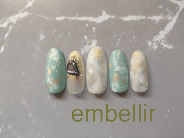 マットミントブルー シャンペンパールのグロスシェルのネイルチップ Embellir Nail ネイルチップ専門店