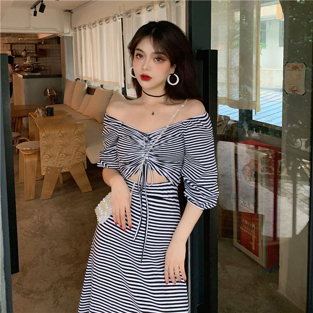 全3色 へそ出しオフショルダーワンピース 脚長効果 スタイルアップ マキシ丈 セクシー Cool Vネック お出かけ リゾート ビーチ 半袖 ハイウエスト 無地 ボーダー Arroser