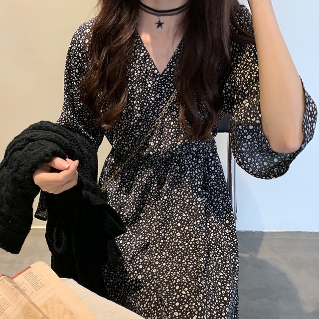 女子力上がる セットアップ 小花柄 黒 ワンピース ニット トップス フローラルプリント ｖネック セーター Garage Diva 106