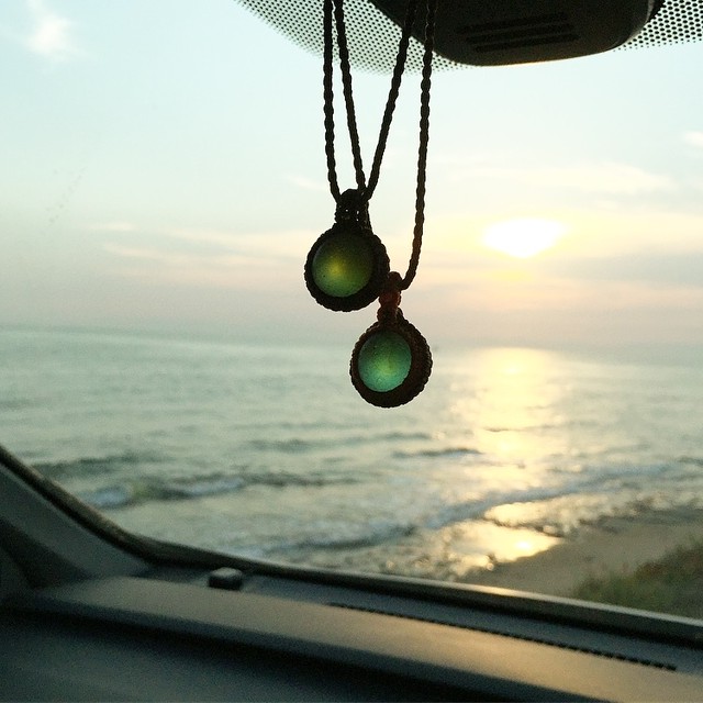 シー玉 マクラメ編み ルームミラーアクセサリー Calm シーグラス 貝殻 鉱物