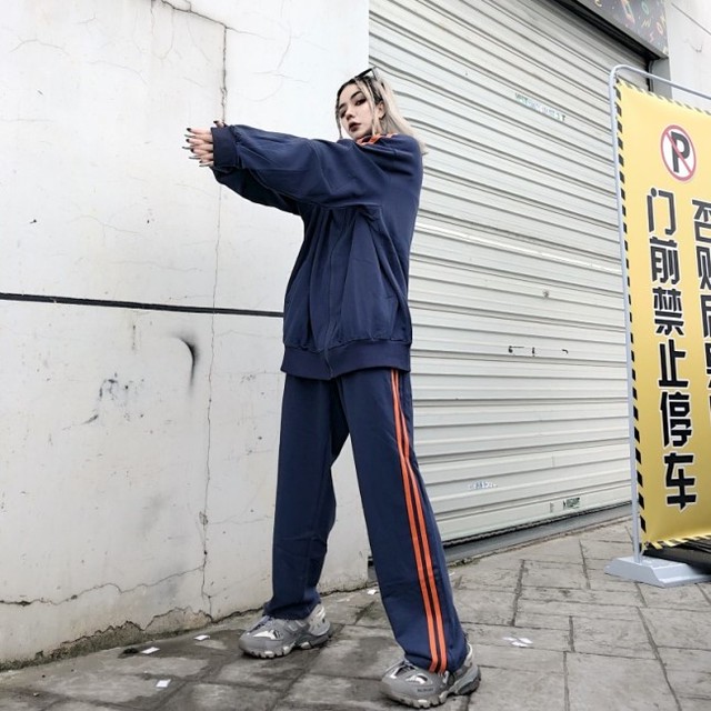 ジャージ セットアップ レディース 厚手 冬 レディース 韓国 ファッション レディース オーバーサイズ ジャージ セット ワイドパンツ ライン ロゴ スポーツ ジョギング ルームウエア カジュアル ストリート 冬物 春秋物 裏起毛 ゆったり リラックス Vestito