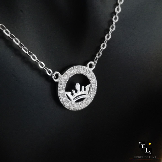 オフショルダーに合う クラウン シルバーネックレス Piedra De Luna ピエドラ デ ルナ