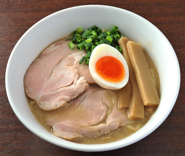 こくとん塩ラーメン 豚骨魚介塩ラーメン あいつのラーメンかたぐるま