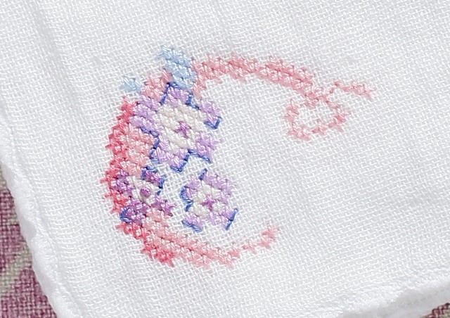 ｃ イニシャル刺繍入り今治タオルハンカチ 東松島ステッチガールズ