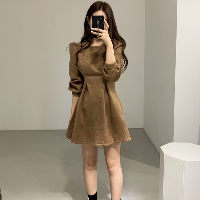 全2色 フィットアンドフレアワンピース ミニ丈 フェミニン シンプル ラウンドネック 秋冬 お出かけ デート 女子会 デイリー 長袖 くすみカラー アースカラー 無地 Arroser