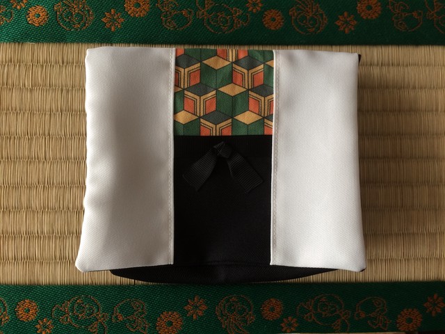 ノーズワイヤー入 鬼滅の刃 ハンドメイド オリジナルマスク 和柄 亀甲柄 白 Handmade 詩 マスク かわいいもの てづくり