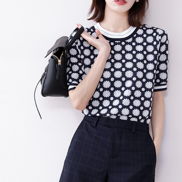 花柄半袖カットソー モノトーン シンプル トップス きれいめ 上品 ラウンドネック 春 夏 秋 大人 デート お出かけ 旅行 女子会 韓国 韓国ファッション オルチャン 可愛い レディース Fa554 Musubi Me 韓国 オルチャン レディースファッションのお店