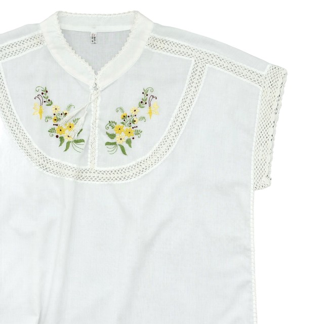 Flower mbroidery & Crochet square blouse