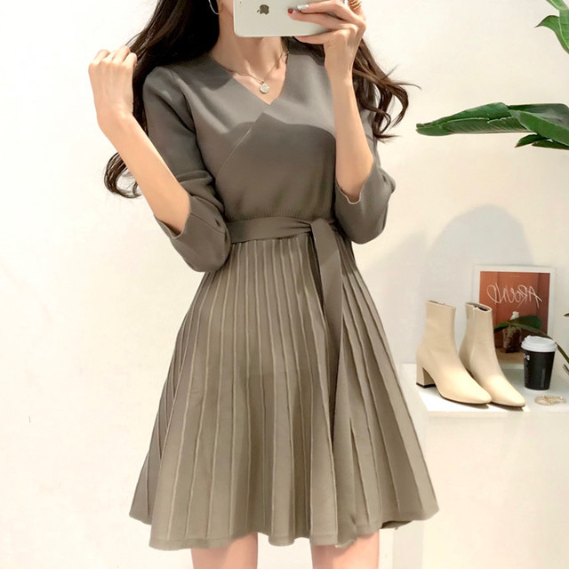 【再入荷】全2色Vネックプリーツワンピース