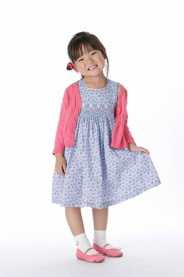 在庫80 100 爽やか パステルブルー スモッキングワンピース Heart Spring スモッキングワンピースと可愛い子供服