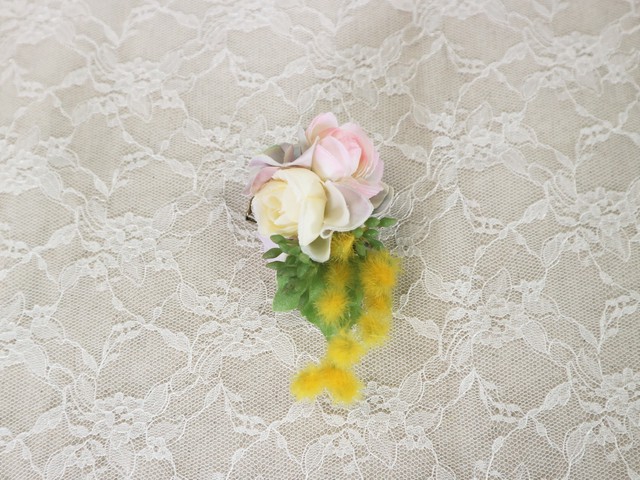 ラナンキュラスとミモザのフラワーコサージュ Luna Et Lily ルナエリリ ウェディング ギフト アーティフィシャルフラワー