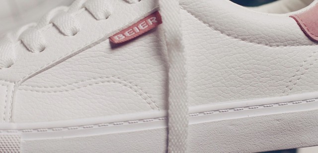 ホワイトxピンクスニーカー レディースシューズ 白 シンプル カジュアル スポーティー スポーツ 紐靴 More Lluze モア ルーゼ