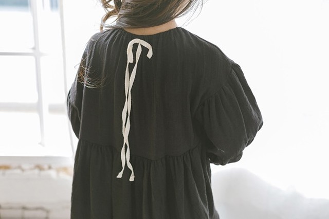 親子ペア 親子コーデ 綿 コットン ひざ下丈 ミモレ丈 長袖 ボリューム袖 無地 もこもこ シンプル ナチュラル 大人可愛い 秋 秋物 秋服 冬 冬物 冬コーデ 冬服 お出かけ 散歩 休日 ママ 中学生 小学生 キッズ 子供 ジュニア 女の子 100 110