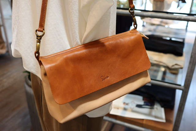 Diu 本革ショルダーバッグ Nuts Glove