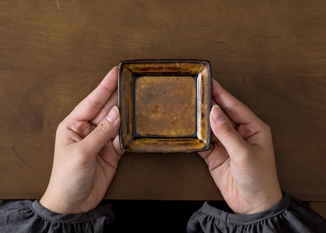飴釉 角豆皿(小皿・お茶請け皿・取り皿・醤油皿)/くるり窯