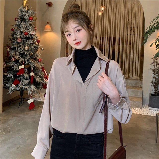 フェイクツーピース 長袖 シャツ 無地 ハイネック トップス 重ね着風 ドロップショルダー カジュアル Vネック メンズライク くすみカラー レディース 取寄 発送目安14 21日営業日 Laff Store 会社情報 納期の確認をお願いします