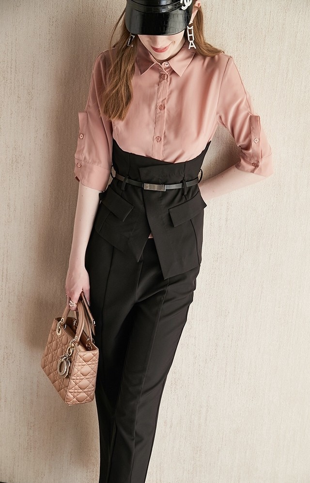 送料無料 ウエストを細く見せてくれるコルセット風のベルト付きブラウス パンツ セット アップでコーディネート完成 ピンク ダークグリーン ２色あり Judyforastar