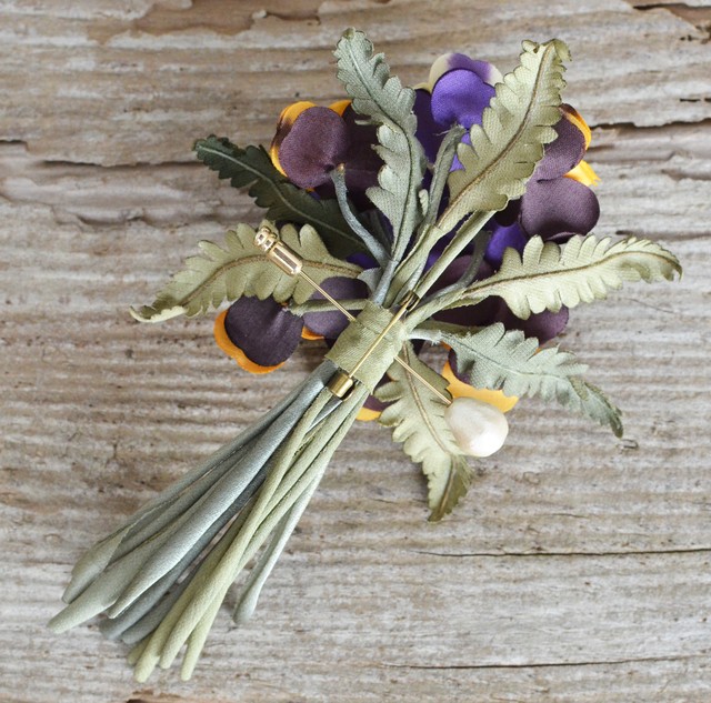ビオラの花束のコサージュ オレンジ パープル 8colon