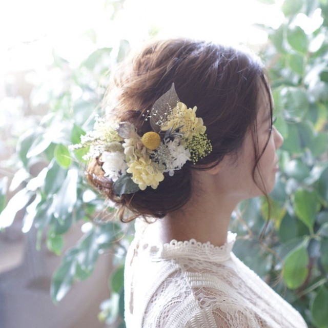 ナチュラルイエロー グリーンのヘッドドレス ウェディング ブライダル 結婚式 成人式 卒業式 袴 ラプンツェル 前撮り 髪飾り ヘアパーツ ドライフラワー ユーカリ かすみ草 The Anniversary