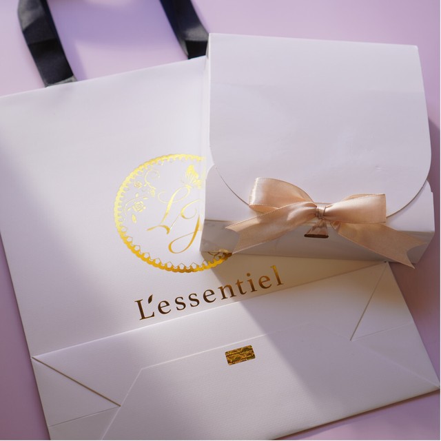 ギフト用梱包 プレゼント 贈り物 ギフトボックス 箱 リボン 紙袋 手提げ ショッパー ロゴ 高級感 ホワイト アロマ ハーブ 雑貨 母の日 敬老の日 レソンシエル ジャポン レソポン