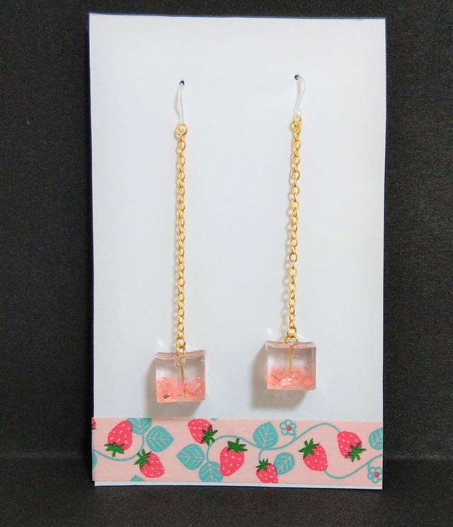 キューブピアス Rapports