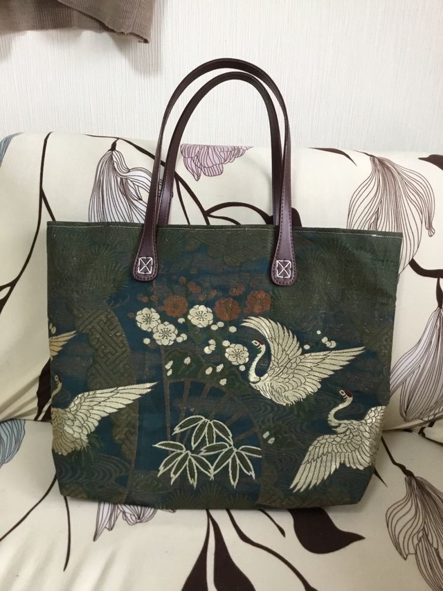 アンズルーム ハンドメイド ちょっと豪華な トートバッグ ハンドバッグ 着物 帯リメイク グリーン系 鶴 松 大容量 雑誌可能 アンズルーム