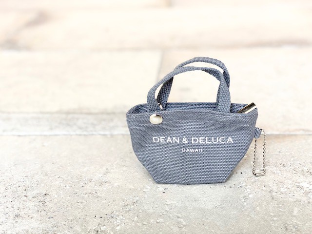 Dean Deluca Hawaii 正規品 ハワイ限定 ディーンアンドデルーカ ミニ トート キーホルダー チャーム グレー グレイ Gray ディーン デルーカ Ddh Mini Tote シンプル 無地 ロゴ入り ファスナー付き かわいい プレゼント 並行輸入 ハワイ買い付け ギフト プレゼント