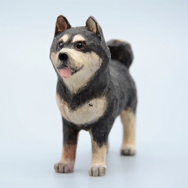 柴犬 黒柴 木彫り Sb001 ちいさな木彫りの犬たちｗａｎｄａｙ