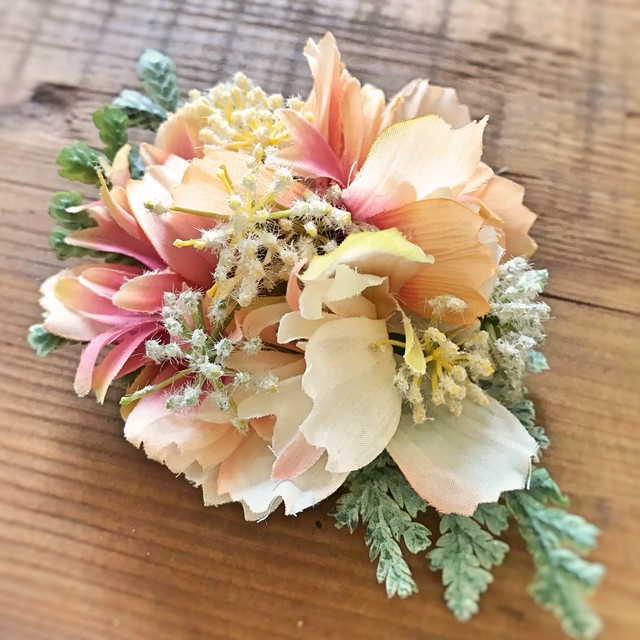 結婚式や2次会に コスモス オレンジキャンパス のコサージュ 髪飾り 造花専門店 Aohana