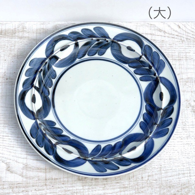 【波佐見焼】【中善】【マジョリカ】【ザラメソリトプレート】【大】約25.5cm 廻り花 木の葉 手描き ステーキ皿 ランチプレート 波佐見焼 おしゃれ 大人 かわいい