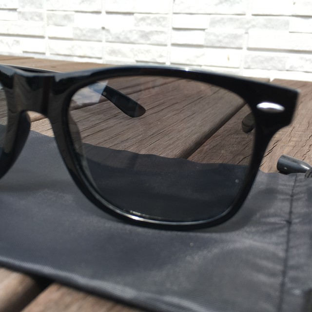 サングラス 調光 偏光 ウェリントン型 ケース付き 紫外線に反応して最適な濃さに サーファー 釣り ドライブ サーフ マラソン ランニング グーグーgood