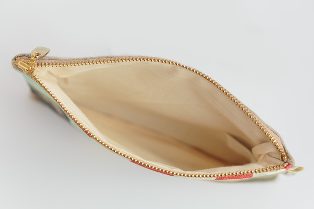 アフリカブランド化粧ポーチm メイク コスメ ペンギン 洗濯可 エコ ソーシャルグッド サステナビリティ お洒落を叶える雑貨店 Crowlish クローリッシュ