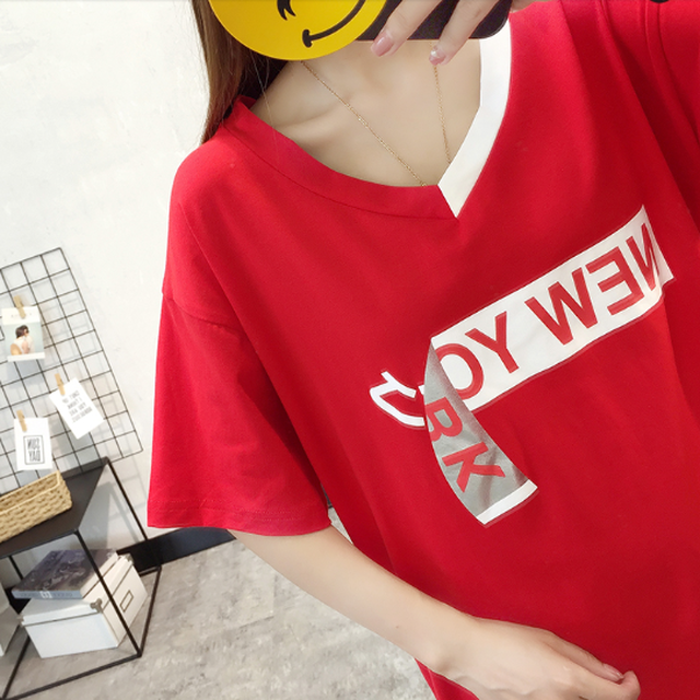Vネックデザインとロゴがカッコいい オルチャンtシャツ 黒 白 赤 Stepwall