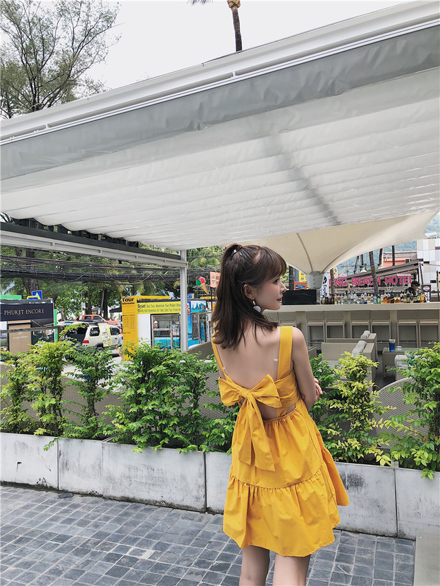 リゾート感たっぷり ガーリーなバックコンシャスイエローバックリボンワンピース ワンピース ミニ丈 夏 ガーリー イエロー リゾート ビーチ バックコンシャス フレア ハイウエスト ノースリーブ Sugar Daystyle シュガーデイスタイル