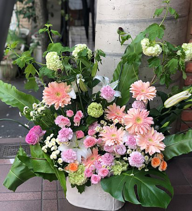 おまかせ おしゃれな陶器で魅せるアレンジ 松山 花 花束 開店祝いを送る通販サイト 花屋grin