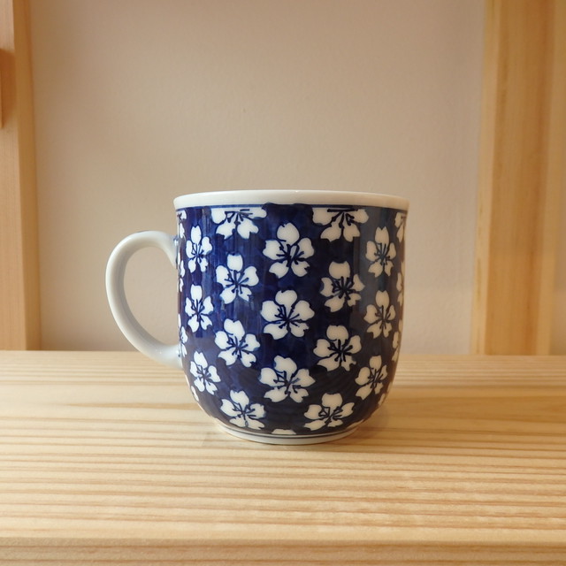 伊万里焼 是隆窯 マグカップ中 青ダミ Mugpop