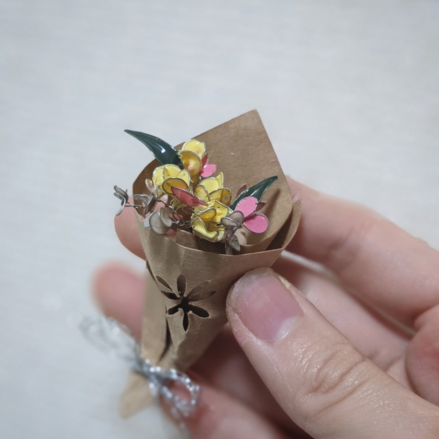 日常に小さなサプライズを ワイヤーマニキュアフラワープチブーケ 3色フラワー Crazy Nyanko 全ての花 好きさんに贈るペーパークラフトバンド雑貨 インテリアのお店