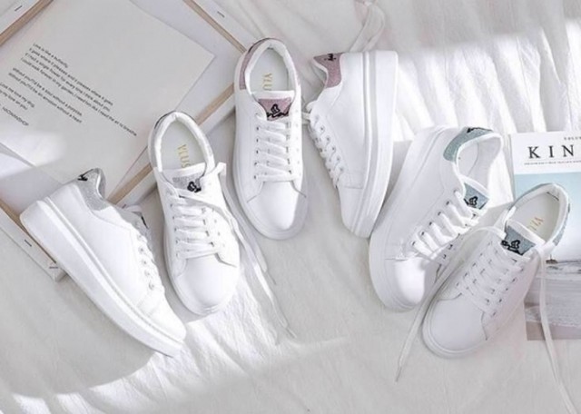 一部即納 シューズ スニーカー レディース 靴 シューズ お洒落 キラキラ ラメ 厚底 ローカット スニーカー ダッドシューズ 運動靴 大きいサイズ 韓国 トレンド 春 夏 新作 スポーツ シューズ スニーカー Leaflower 001 リーフラワー レディースファッション専門店